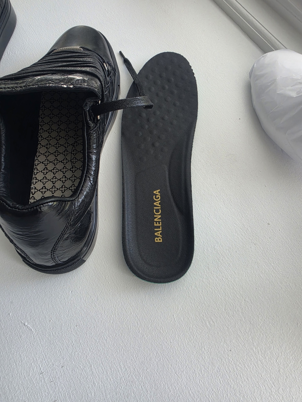 Men's Black Leather Low-Top Sneakers with Embellished Lace Bar (BALENCIAGA) - Picture 4 of 7